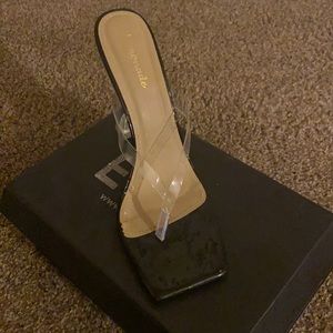 Black flip flop sandle heel